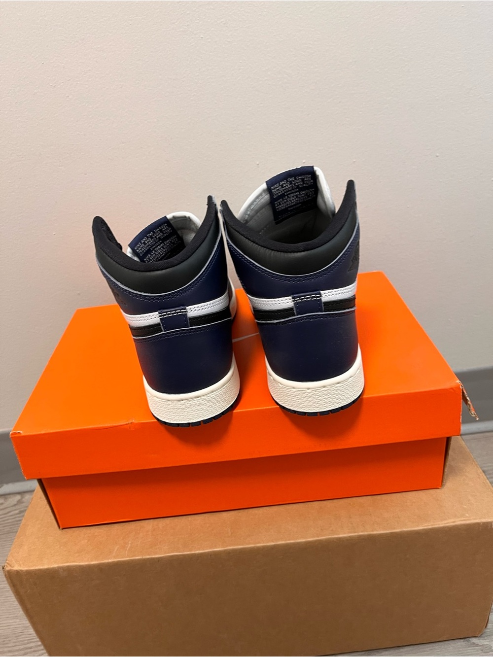 Air Jordan 1 Retro High OG "Midnight Navy" - Picture 3 of 5